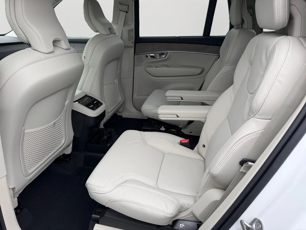 2026 Volvo - image 10