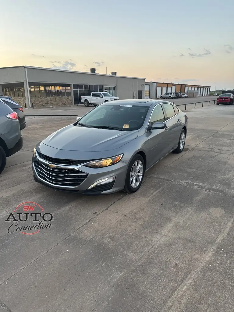 2024 Chevrolet Malibu 1LT photo 3