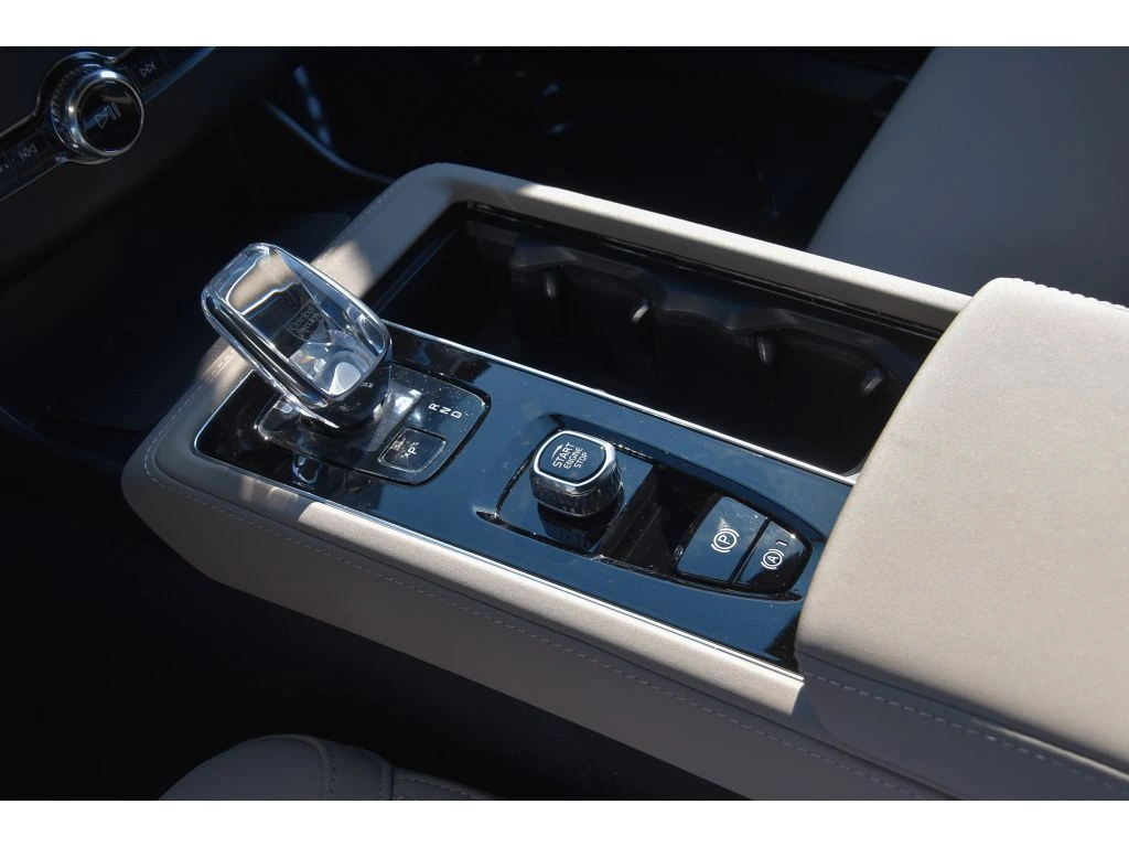 2026 Volvo - image 36