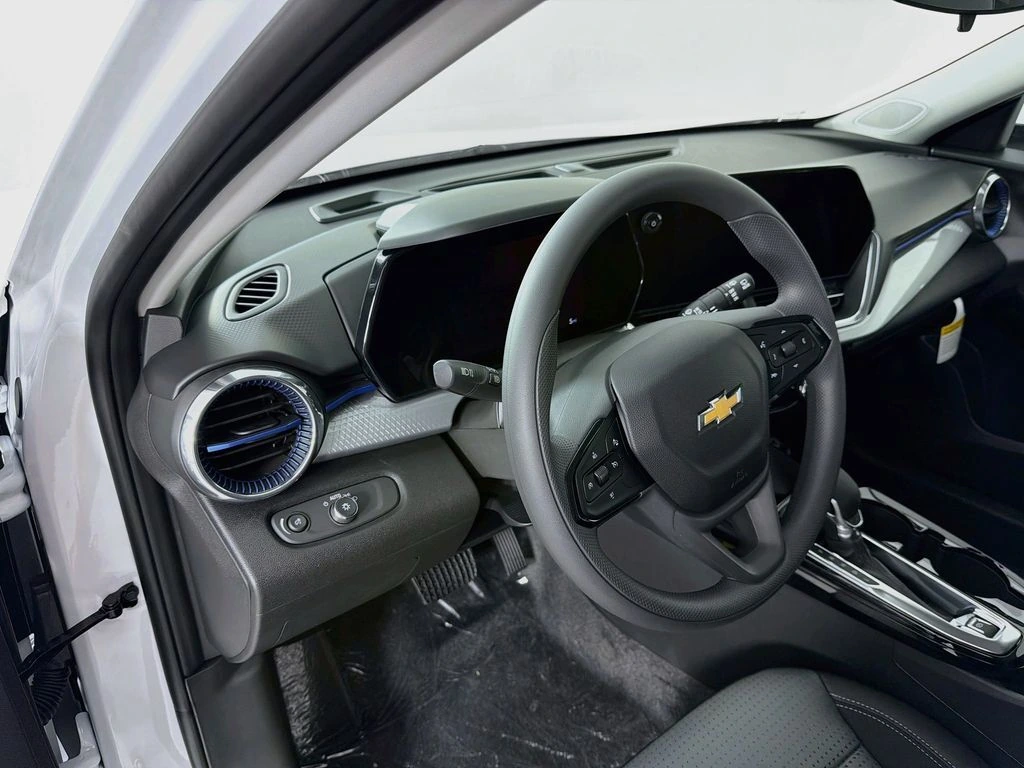 2026 Chevrolet Trax LT - Photo 9
