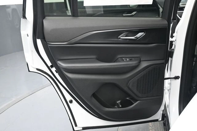2026 Jeep Grand Cherokee Laredo - Photo 13