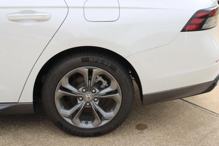 2023 Honda Accord Hybrid EX-L - Photo 13