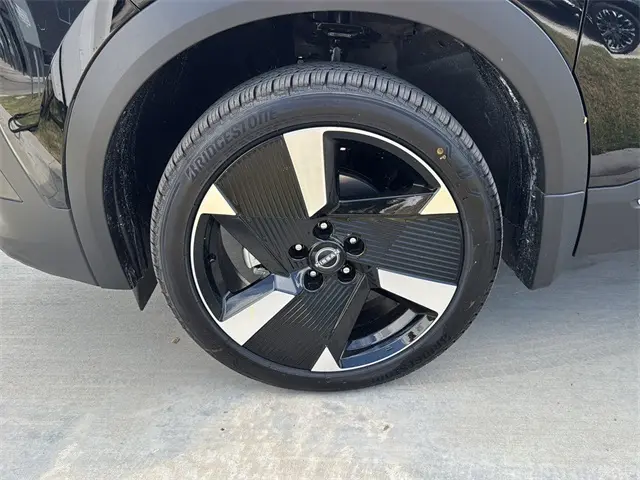 2026 Nissan Kicks SR photo 8