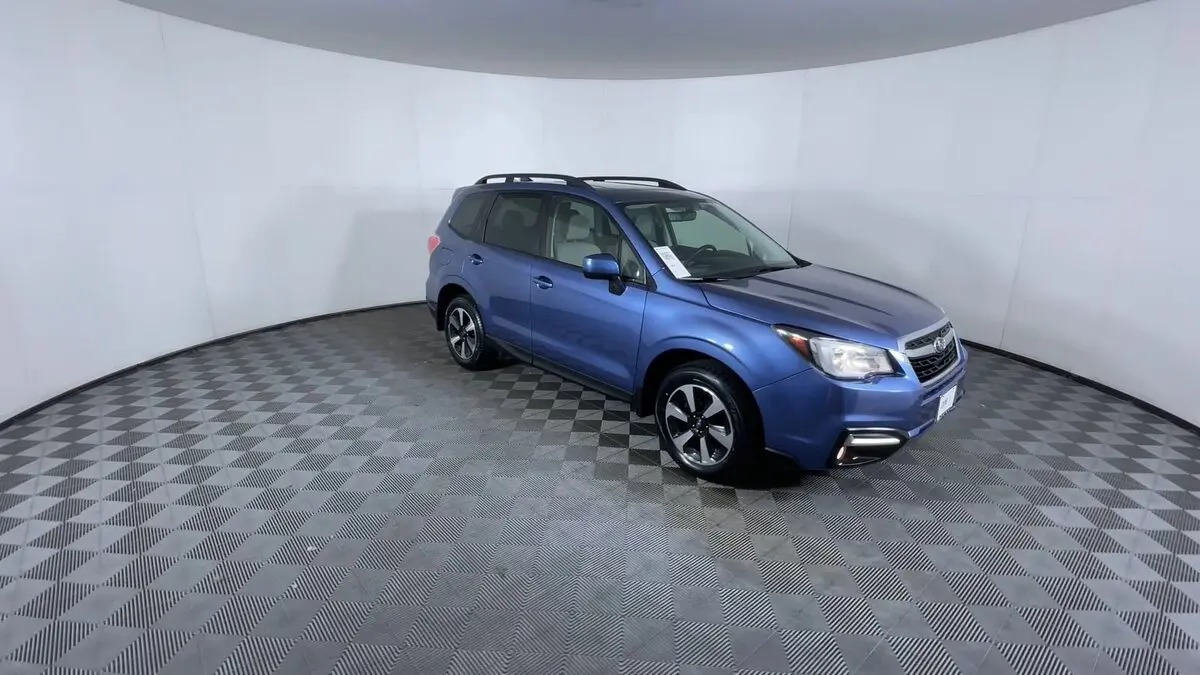2017 Subaru Forester 2.5i Premium photo 2