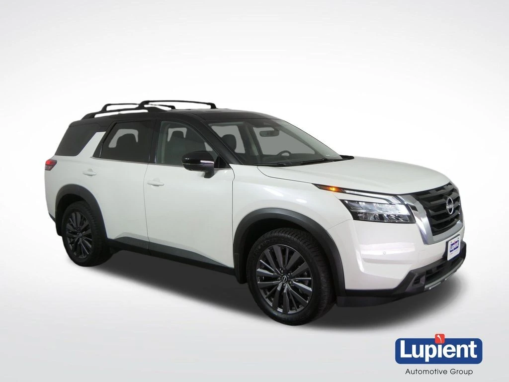 2023 Nissan Pathfinder SL 4WD's photo