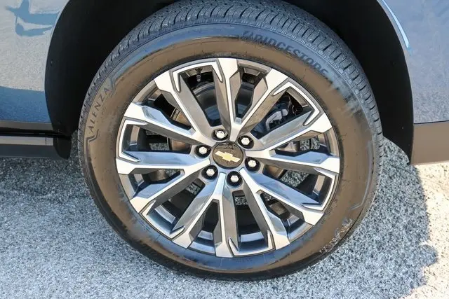 2026 Chevrolet Suburban High Country photo 5