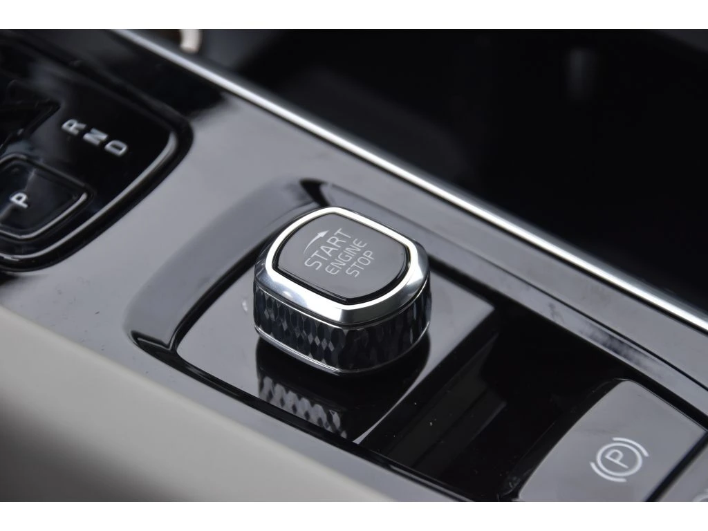 2026 Volvo - image 37