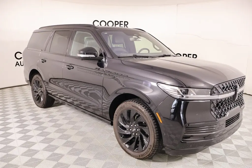 2025 Lincoln Navigator Reserve's photo