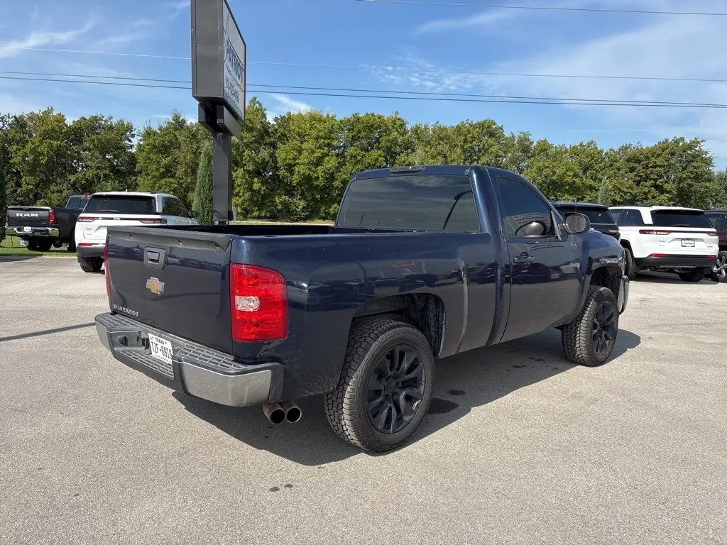 2010 Chevrolet Silverado 1500 Work Truck photo 3