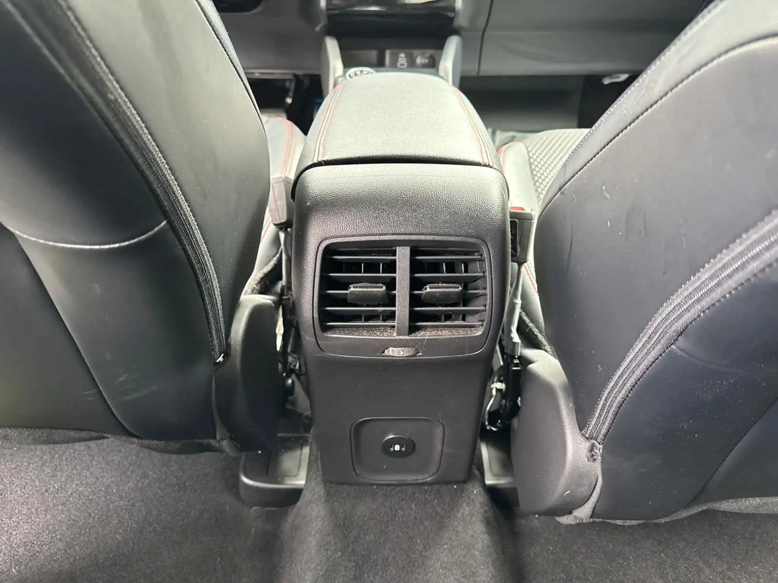 2024 Ford Escape ST-Line Select photo 29