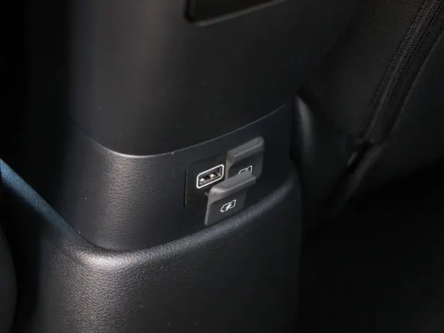 2025 Nissan Kicks Play S photo 23