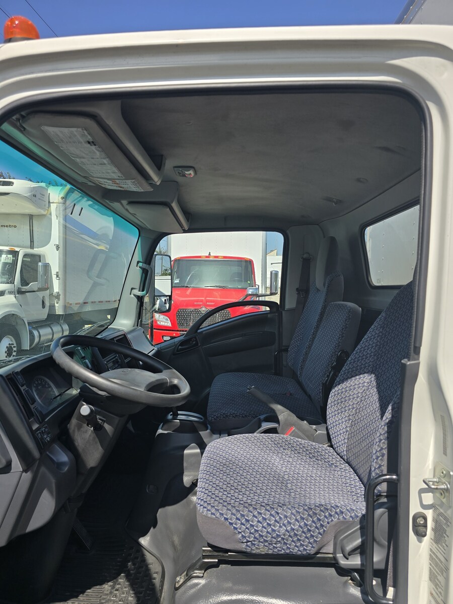 2022 Isuzu in CA — photo 8