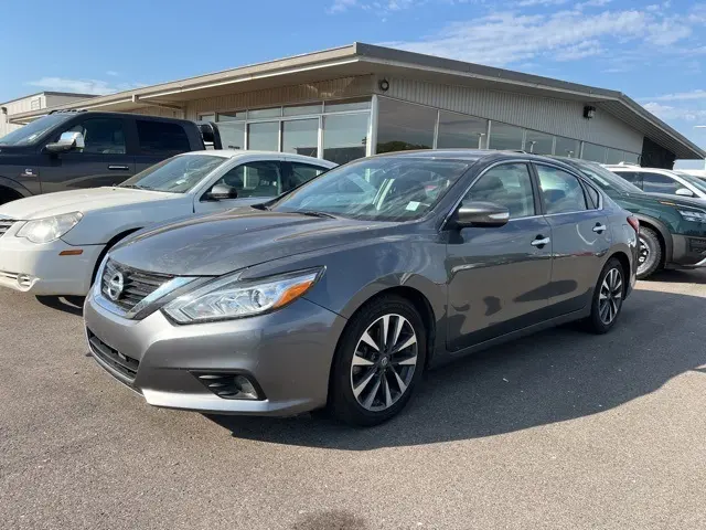 2017 Nissan Altima 2.5 SV photo 3