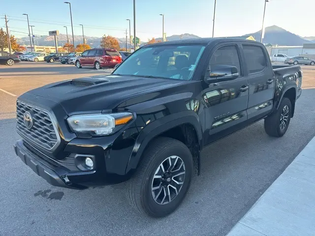 2023 Toyota Tacoma TRD Sport V6 photo 2