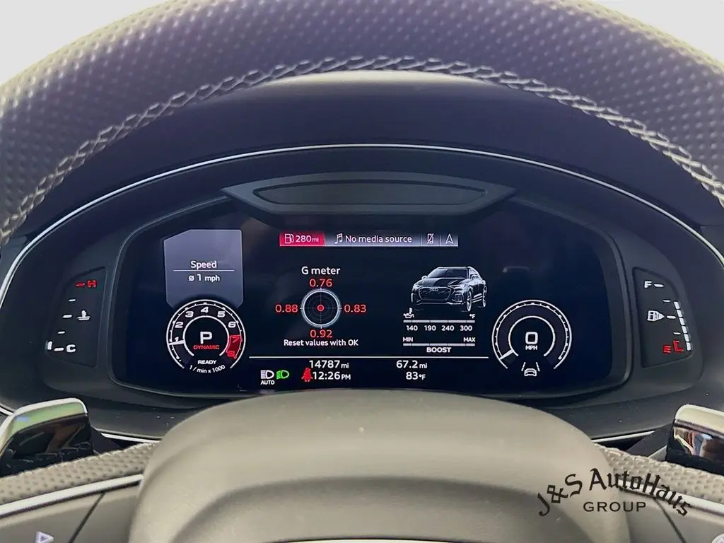 2023 Audi RS Q8 photo 13