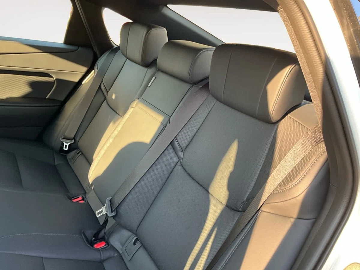 2026 Lexus ES Hybrid 350h Premium+ - Photo 13