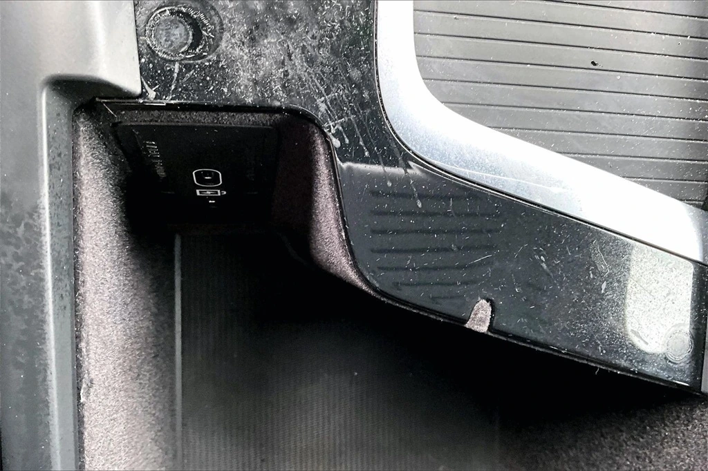 2023 Volvo - image 16