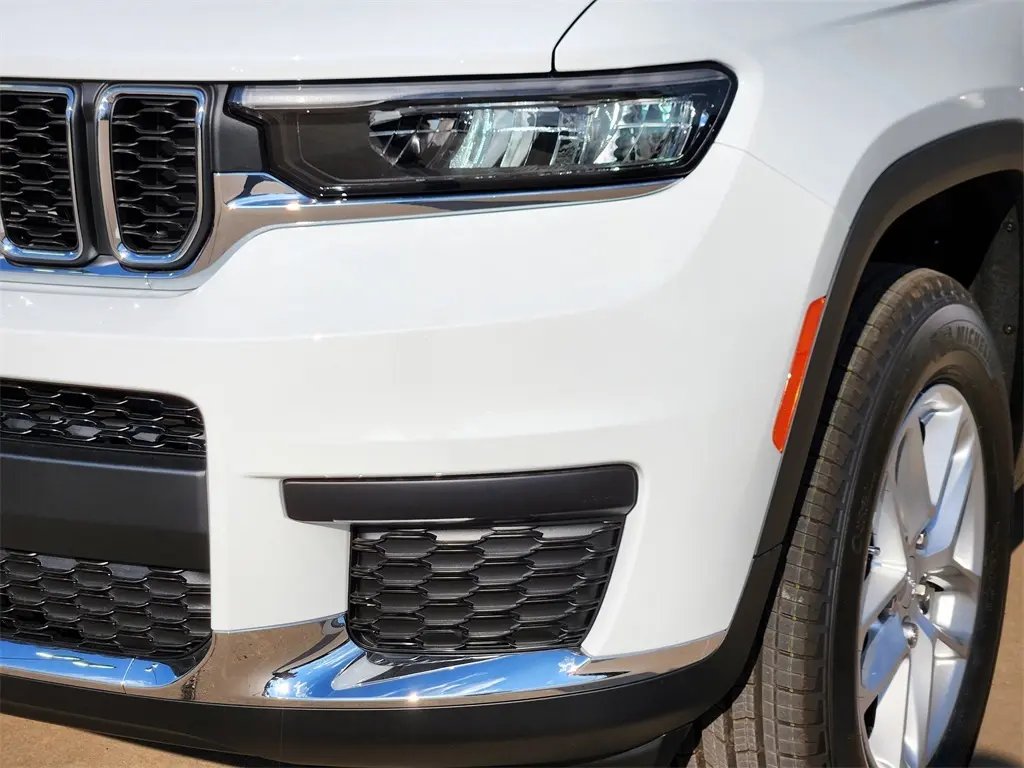 2025 Jeep Grand Cherokee Laredo X photo 6