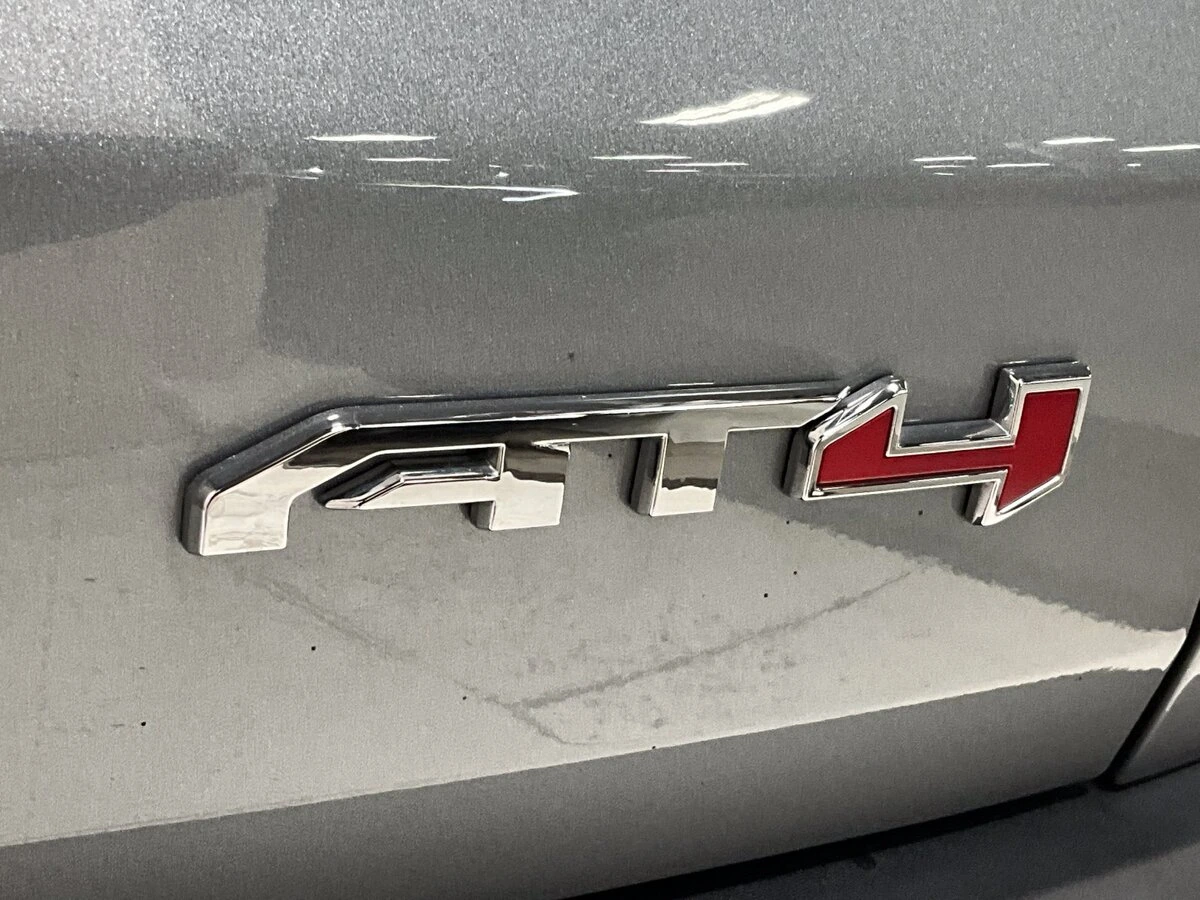 2024 GMC Acadia AT4 - Photo 11