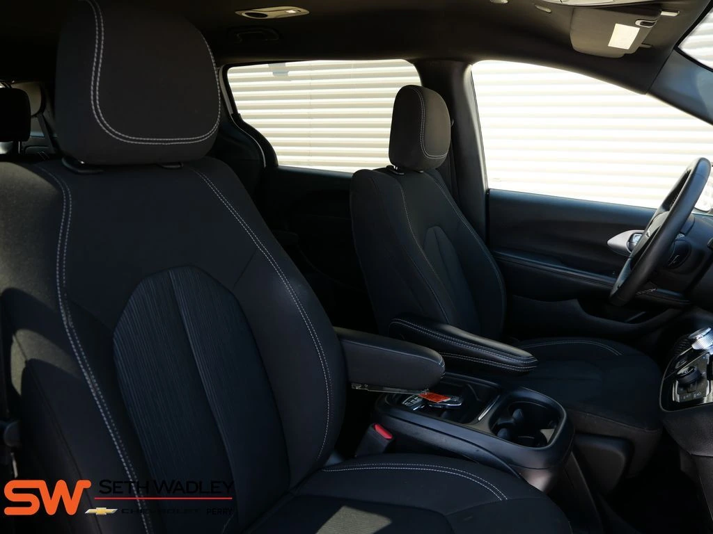 2023 Chrysler Pacifica Touring - Photo 20