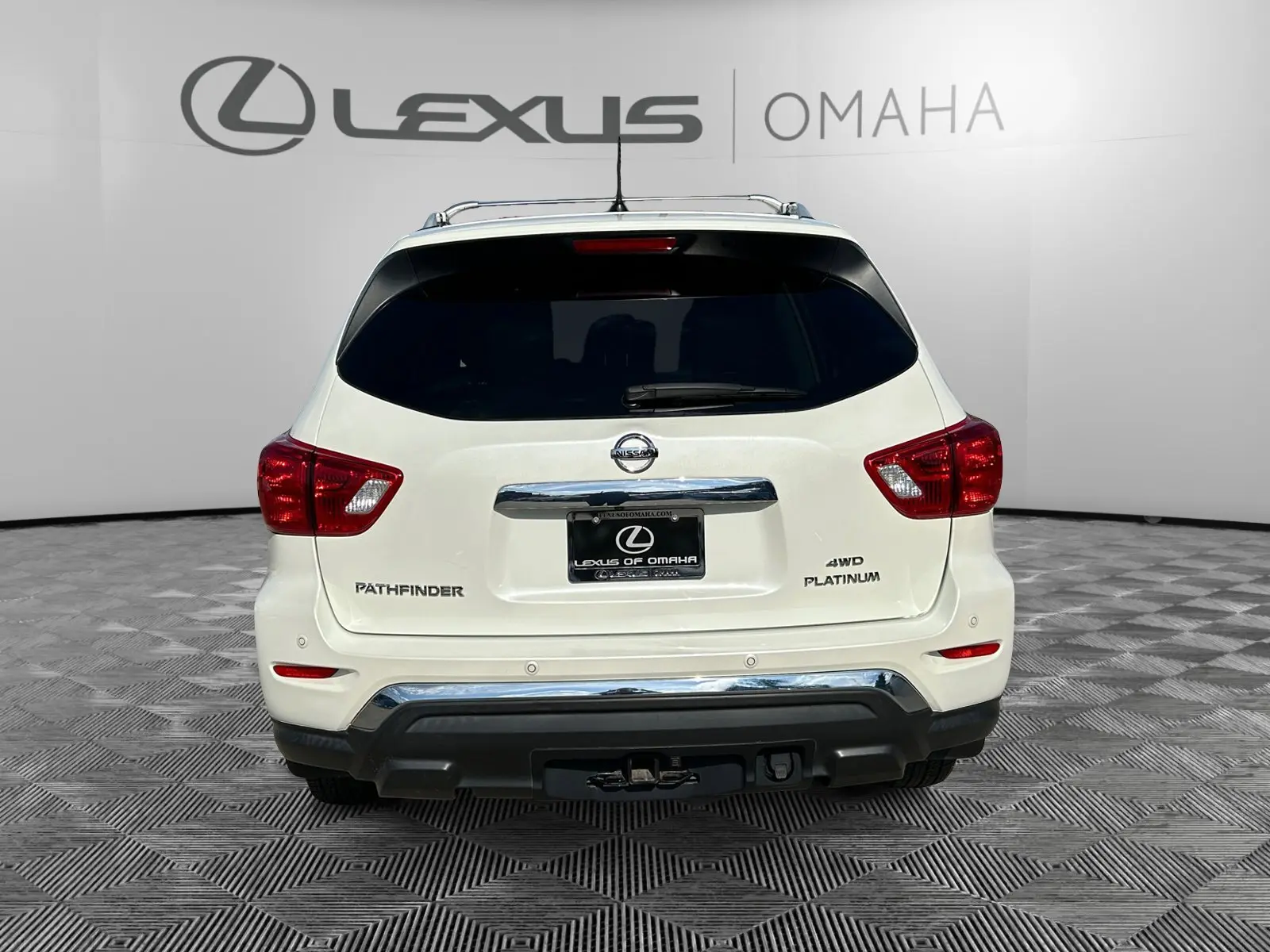 2017 Nissan Pathfinder 4x4 Platinum photo 4