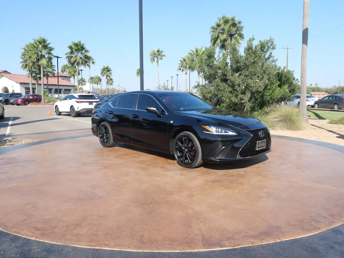 2024 Lexus ES 350 F SPORT Handling's photo