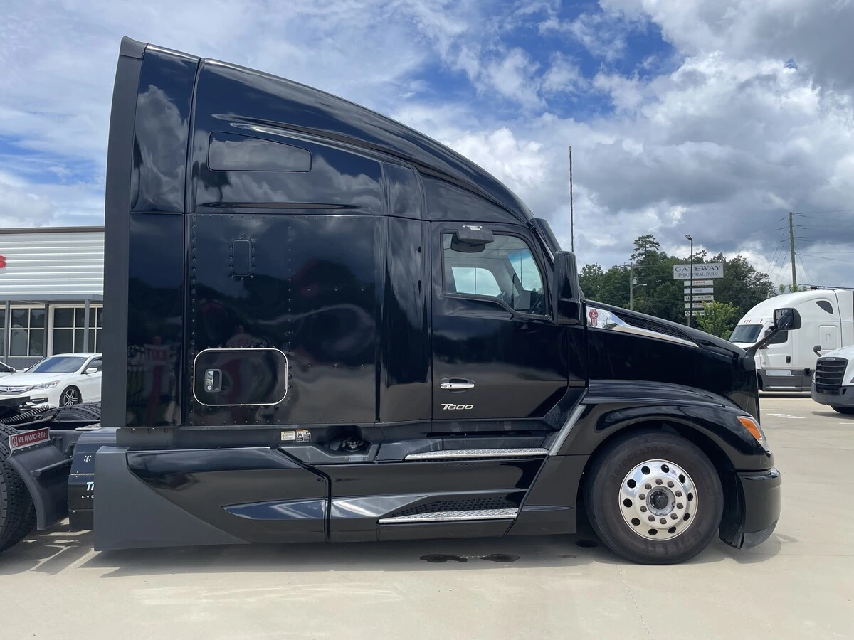 2023 Kenworth T680 — photo 5
