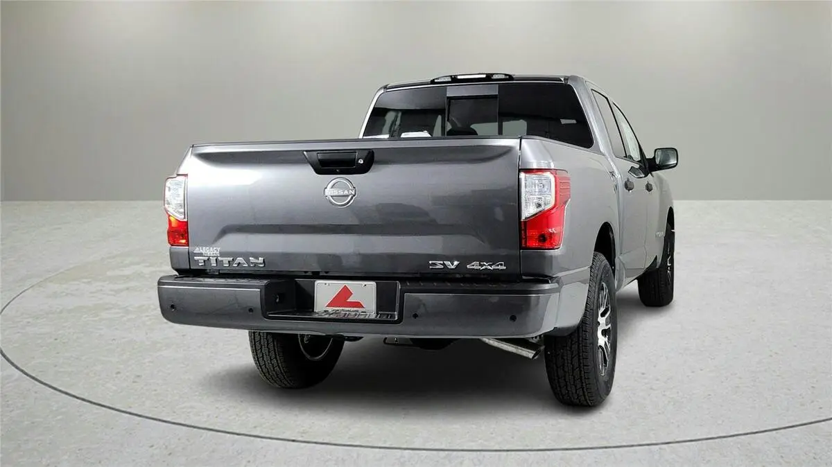2024 Nissan Titan SV photo 4
