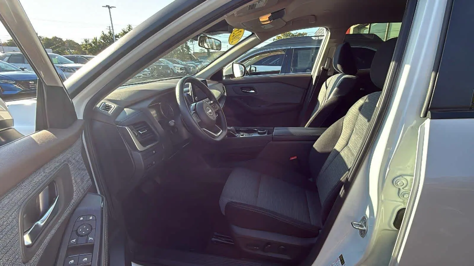 2023 Nissan Rogue SV photo 18