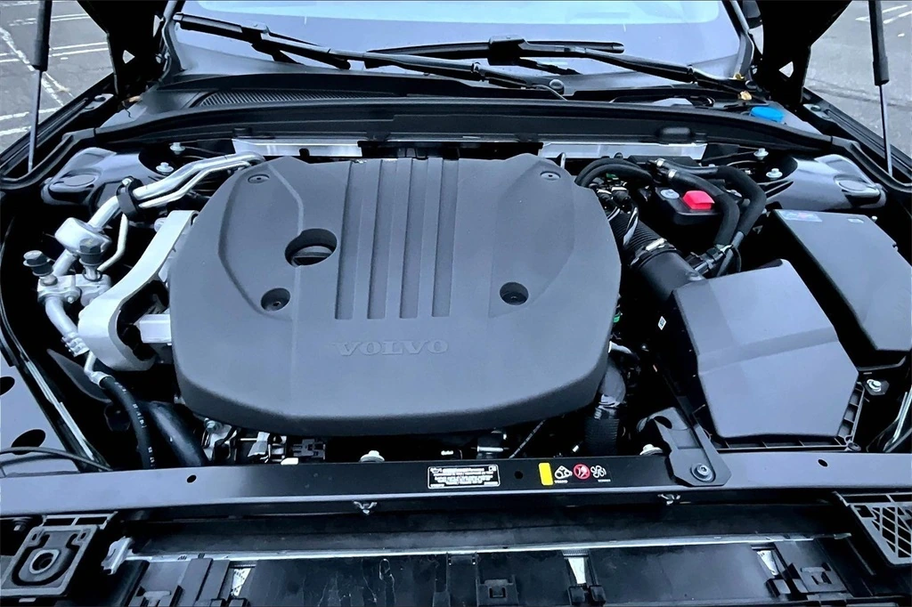 2026 Volvo - image 12