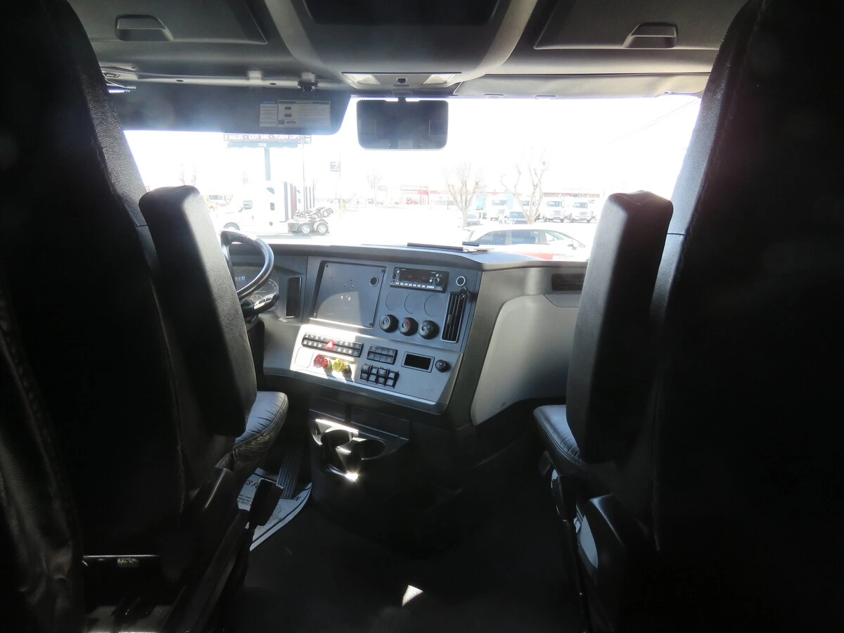 2022 Freightliner Cascadia - image 20