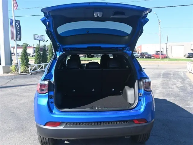 2026 Jeep Compass Latitude photo 7