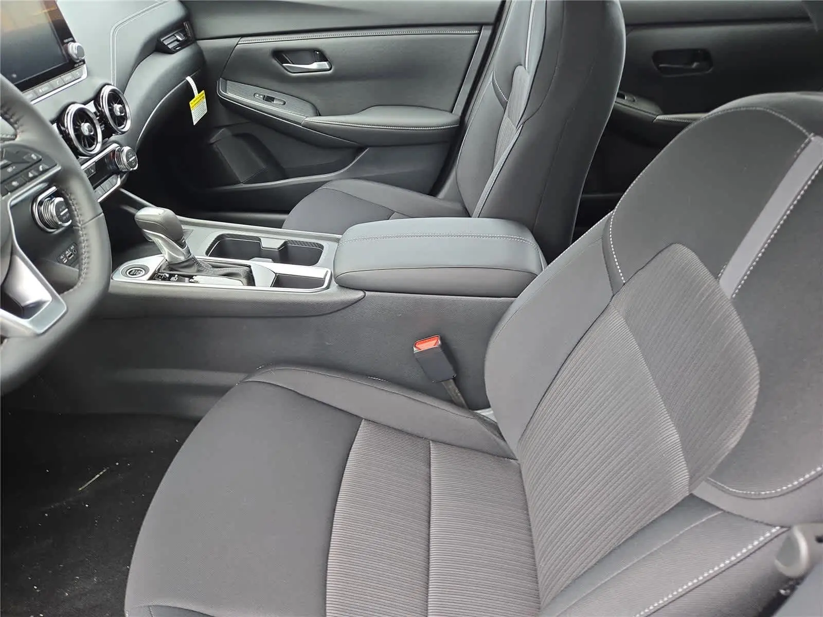 2025 Nissan Sentra SV photo 13