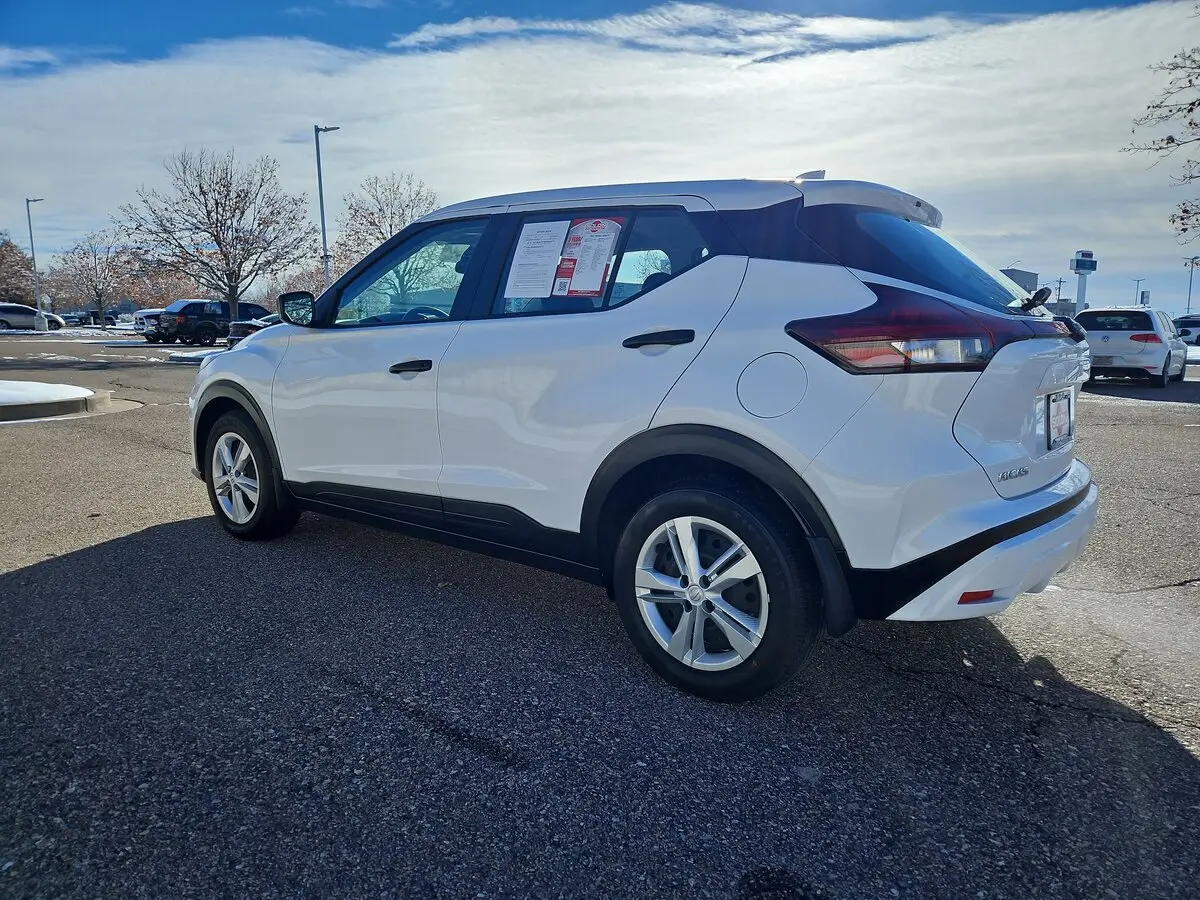 2024 Nissan Kicks S photo 3