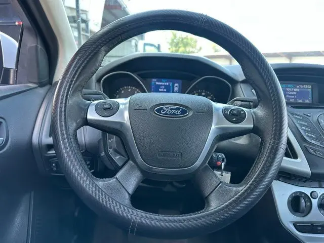 2014 Ford Focus SE photo 17