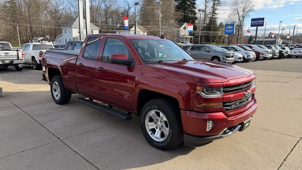2018 Chevrolet Silverado 1500 LT2 photo 2