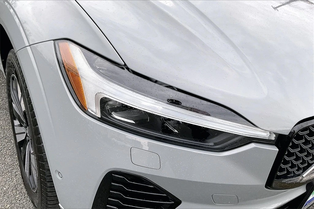 2024 Volvo - image 32