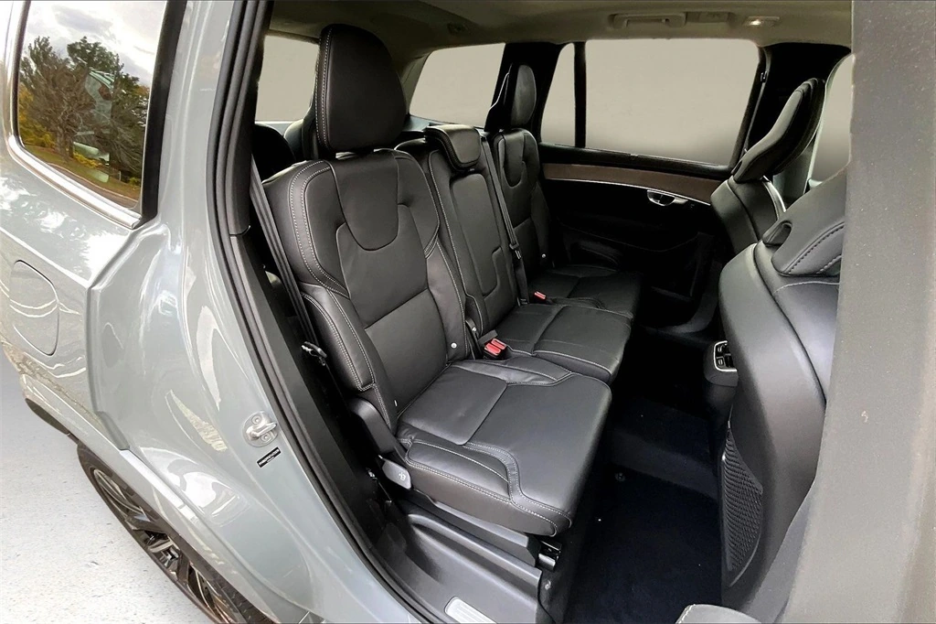 2026 Volvo - image 10