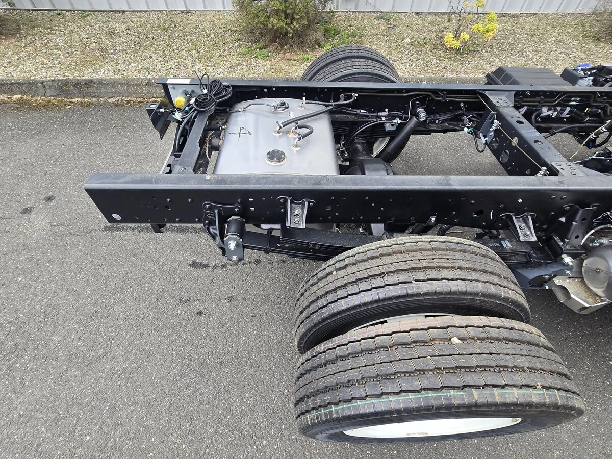 2025 Isuzu NRR - image 9