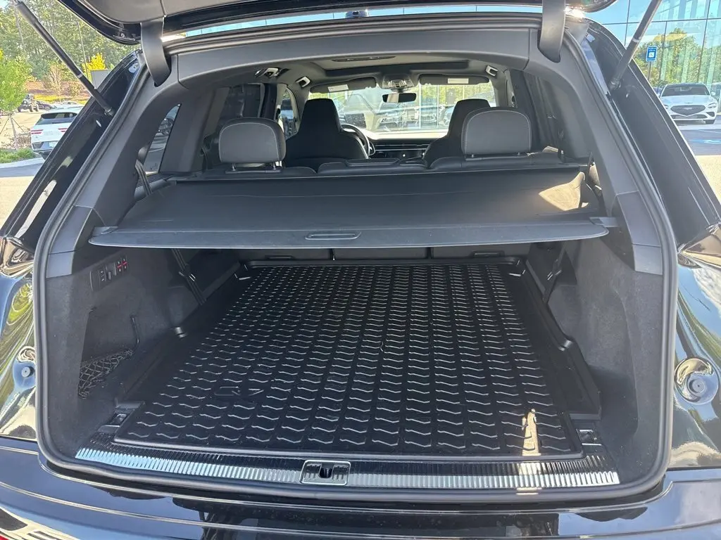 2023 Audi SQ7 Prestige photo 5