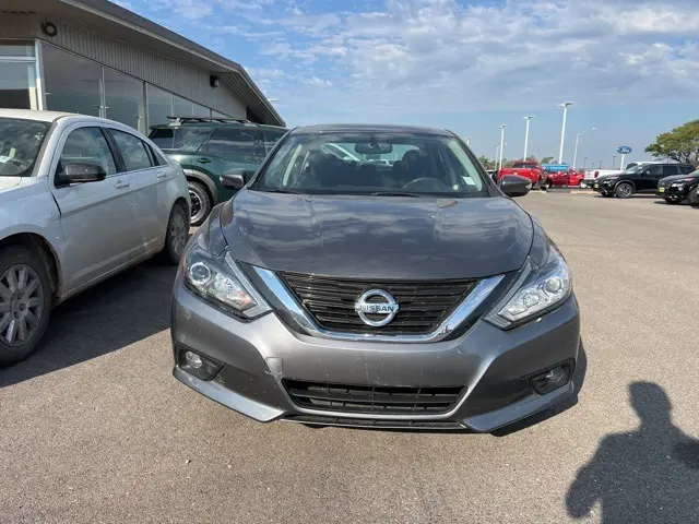 2017 Nissan Altima 2.5 SV photo 2
