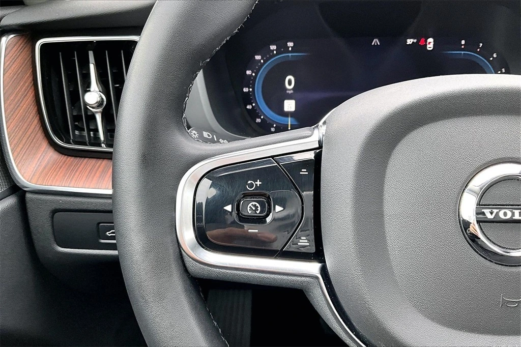 2023 Volvo - image 10