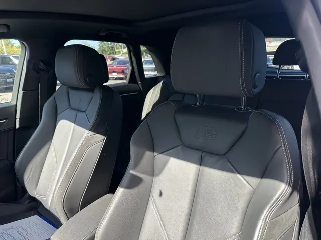 2021 Audi Q3 S line Premium Plus 45 TFSI photo 10