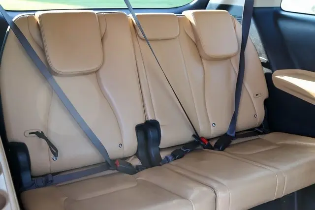 2024 Kia Carnival LX photo 16
