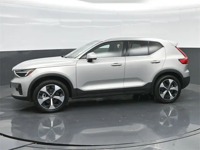 2024 Volvo XC40 Plus photo 5