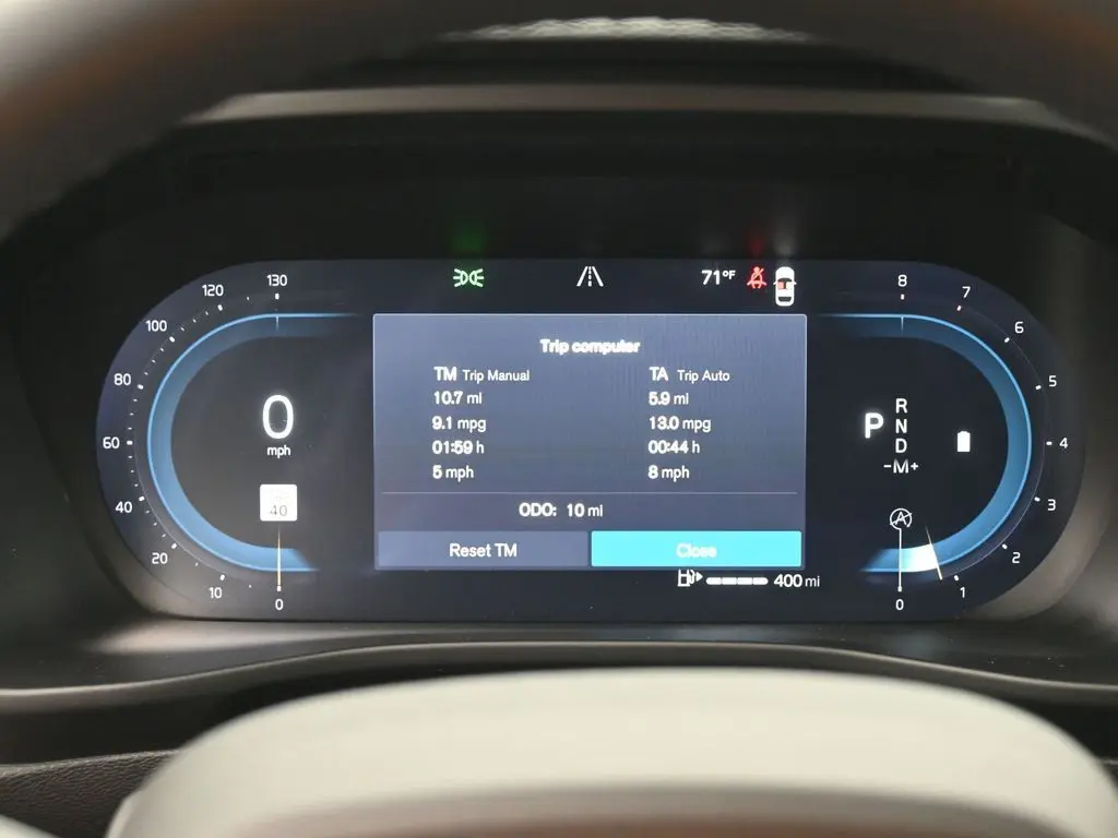 2025 Volvo - image 9