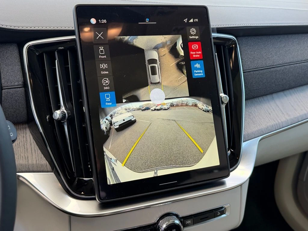 2026 Volvo - image 20