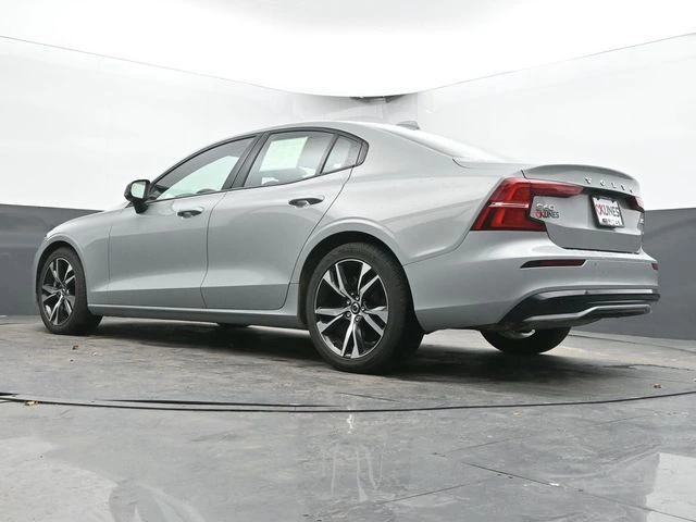 2025 Volvo - image 44