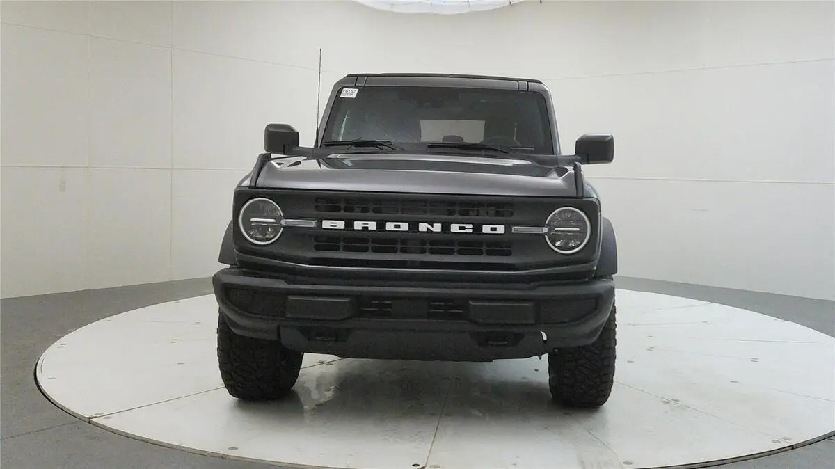2025 Ford Bronco Base photo 2