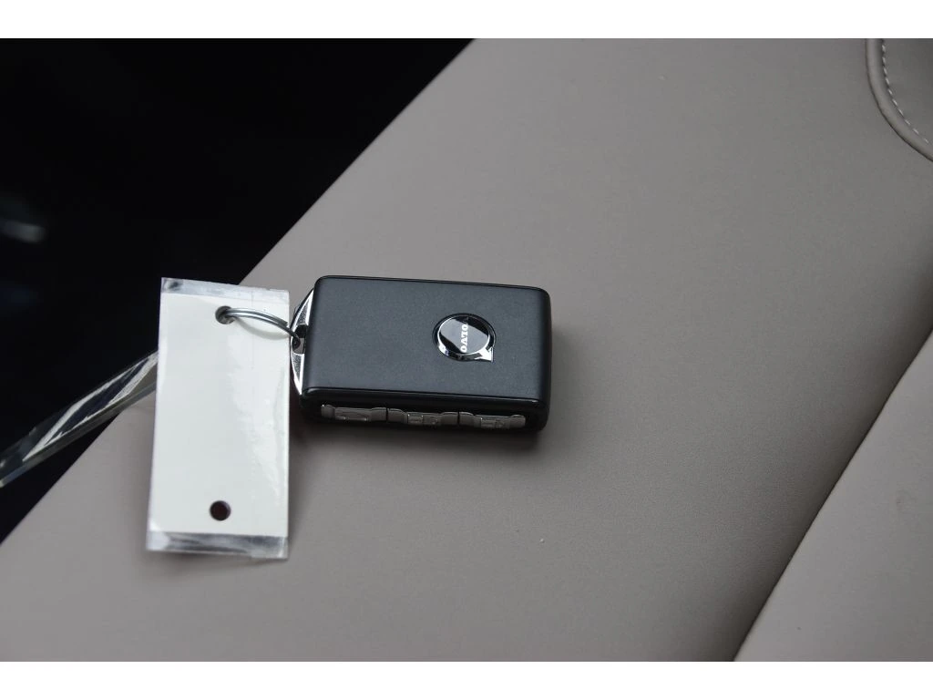 2026 Volvo - image 39